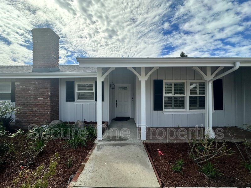 Gorgeous Thousand Oaks Ranch Style Home on large CORNER LOT! property image