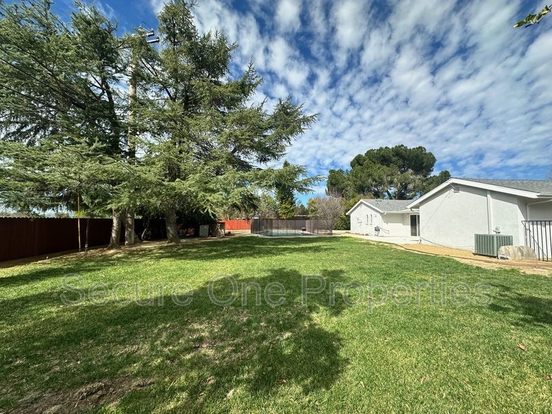 Gorgeous Thousand Oaks Ranch Style Home on large CORNER LOT! property image