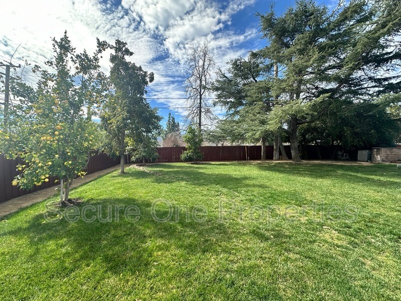 Gorgeous Thousand Oaks Ranch Style Home on large CORNER LOT! property image